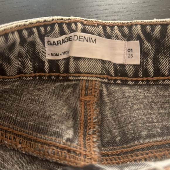 Garage mom jeans women’s size 1. Awesome condition only worn a couple times. - Picture 2 of 3